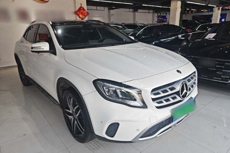 Used Mercedes-Benz GLA 2017 GLA 200 Fashion Model Front Right 45 Deg
