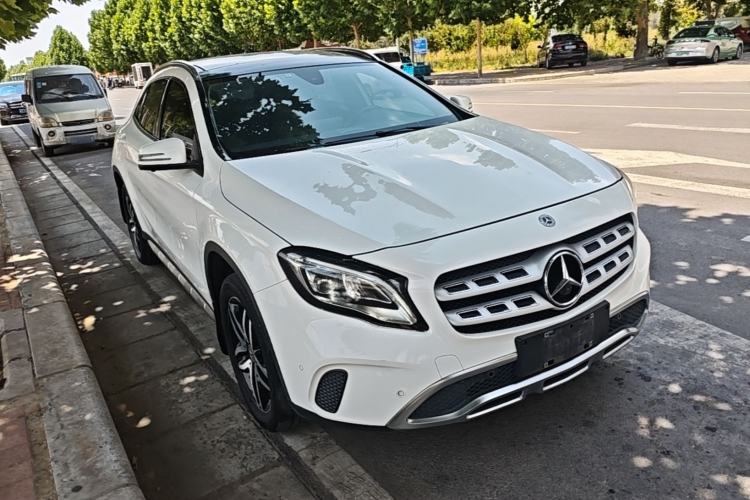 Used Mercedes-Benz GLA 2017 GLA 200 Fashion Model Front Right 45 Deg