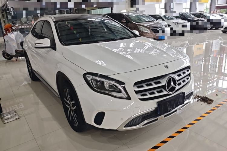 Used Mercedes-Benz GLA 2017 GLA 200 Fashion Model Front Right 45 Deg