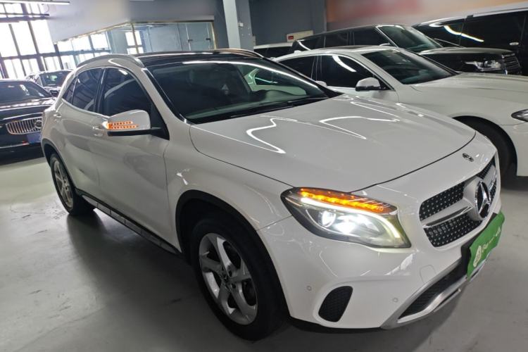 Used Mercedes-Benz GLA 2017 GLA 200 Sport Edition Front Right 45 Deg