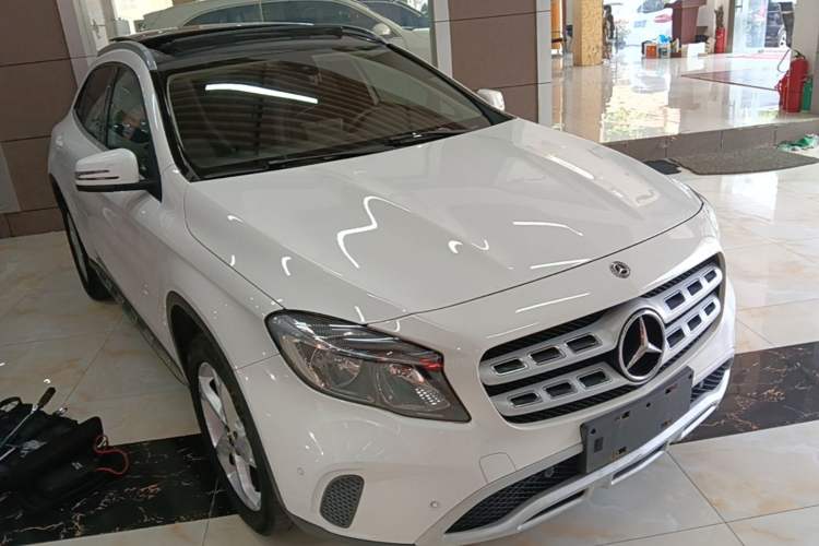 Used Mercedes-Benz GLA 2017 GLA 200 Sport Edition Front Right 45 Deg