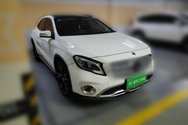 Used Mercedes-Benz GLA 2017 GLA 220 4MATIC Fashion Model Front Right 45 Deg
