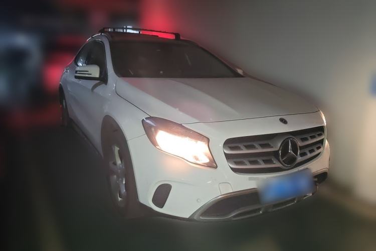 Used Mercedes-Benz GLA 2017 GLA 200 Sport Edition Front Right 45 Deg