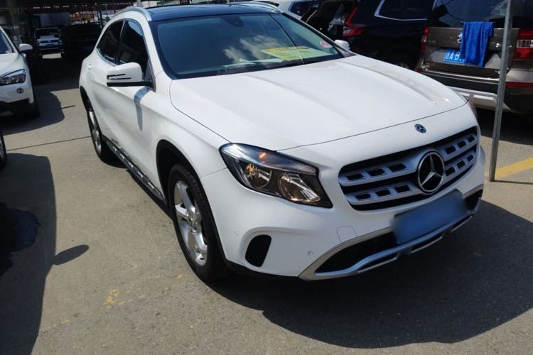 Used Mercedes-Benz GLA 2017 GLA 200 Sport Edition Front Right 45 Deg