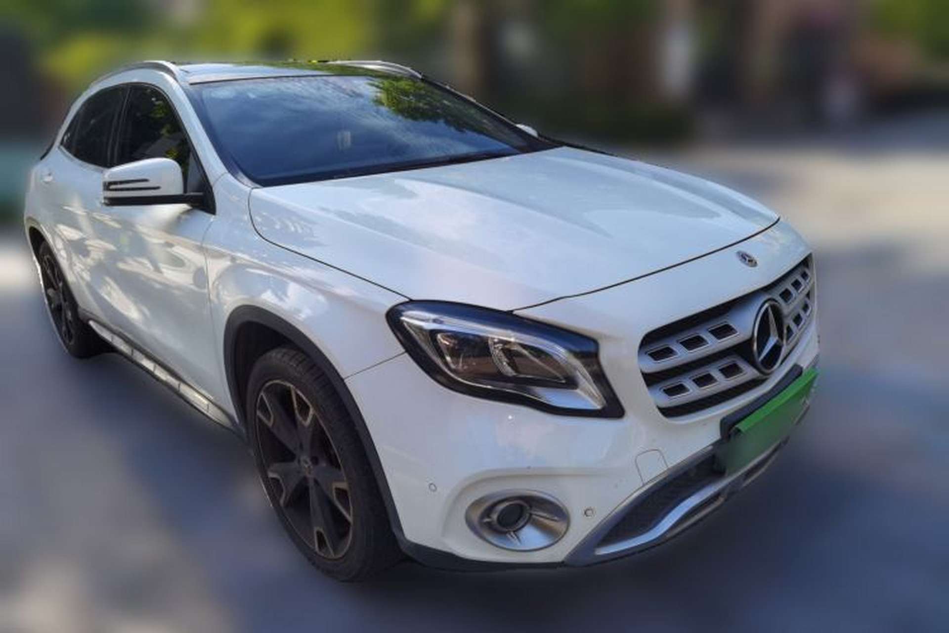 Used Mercedes-Benz GLA 2017 GLA 220 4MATIC Fashion Model Front Right 45 Deg