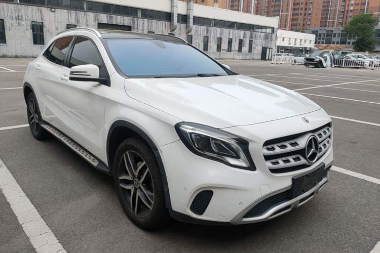 Used Mercedes-Benz GLA 2017 GLA 200 Fashion Model Front Right 45 Deg
