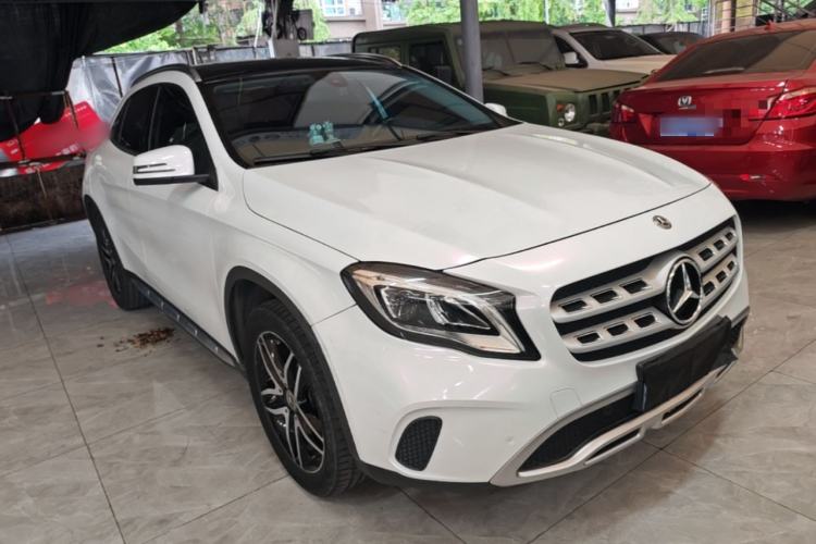 Used Mercedes-Benz GLA 2017 GLA 200 Fashion Model Front Right 45 Deg