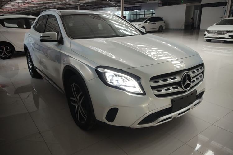 Used Mercedes-Benz GLA 2017 GLA 200 Fashion Model Front Right 45 Deg