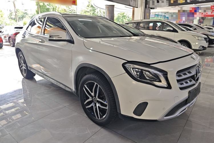 Used Mercedes-Benz GLA 2017 GLA 200 Fashion Model Front Right 45 Deg