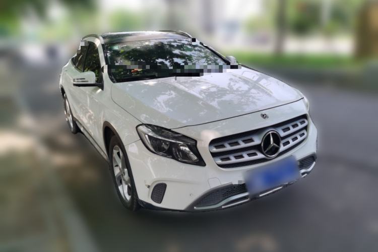 Used Mercedes-Benz GLA 2017 GLA 200 Sport Edition Front Right 45 Deg