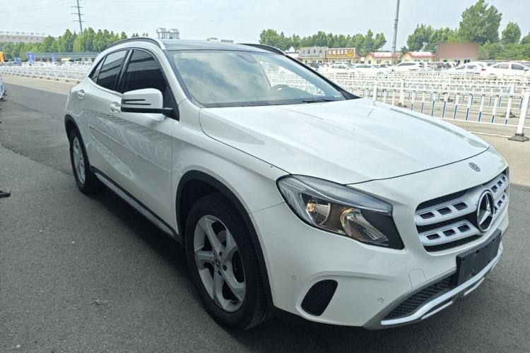 Used Mercedes-Benz GLA 2017 GLA 200 Sport Edition Front Right 45 Deg