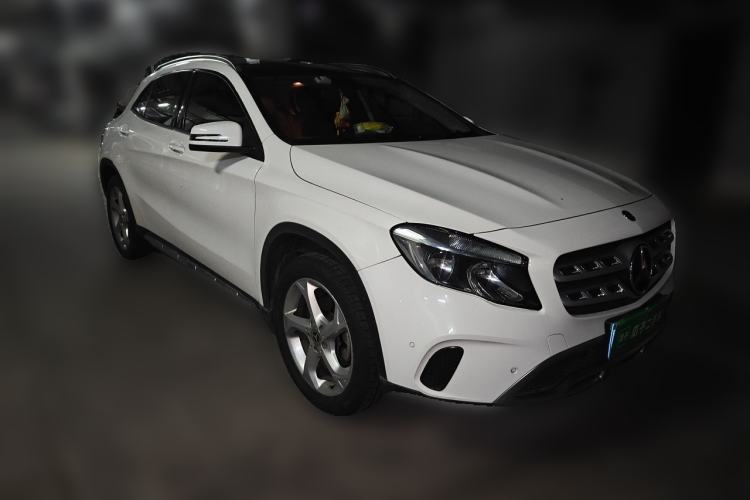 Used Mercedes-Benz GLA 2017 GLA 200 Sport Edition Front Right 45 Deg