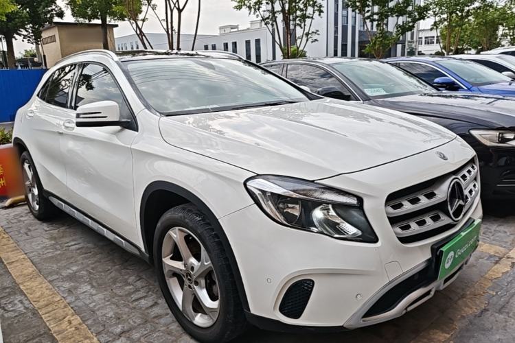 Used Mercedes-Benz GLA 2017 GLA 200 Sport Edition Front Right 45 Deg