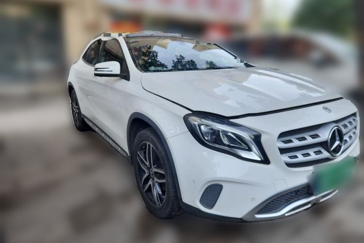 Used Mercedes-Benz GLA 2017 GLA 200 Fashion Model Front Right 45 Deg