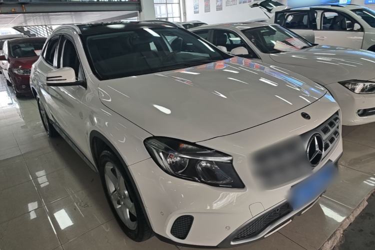 Used Mercedes-Benz GLA 2017 GLA 200 Sport Edition Front Right 45 Deg