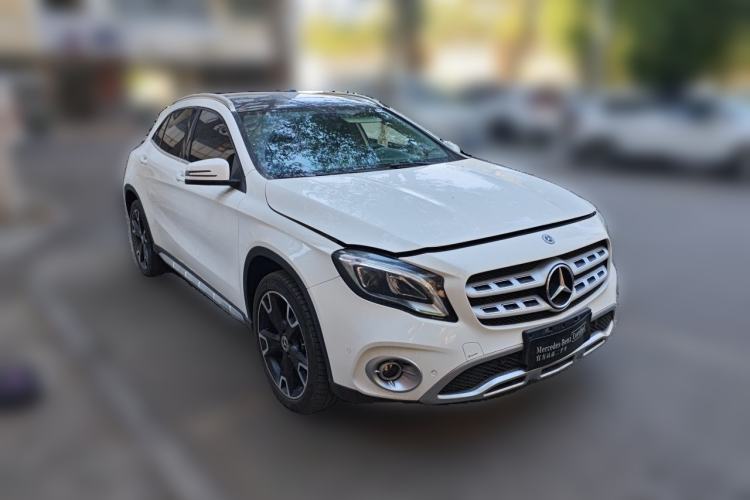 Used Mercedes-Benz GLA 2017 GLA 220 4MATIC Fashion Model Front Right 45 Deg