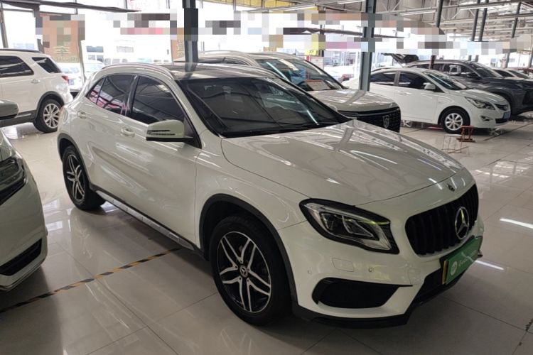 Used Mercedes-Benz GLA 2017 GLA 200 Fashion Model Front Right 45 Deg