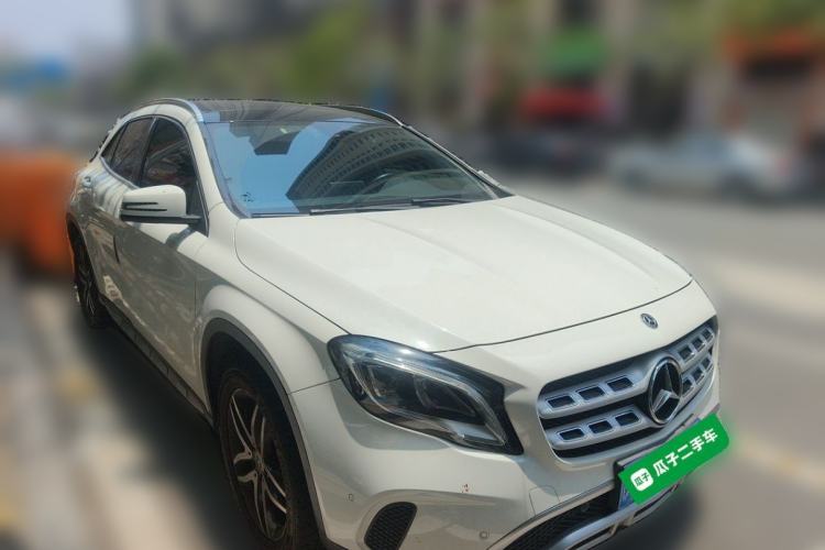 Used Mercedes-Benz GLA 2017 GLA 200 Fashion Model Front Right 45 Deg
