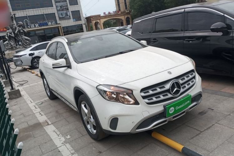 Used Mercedes-Benz GLA 2017 GLA 200 Sport Edition Front Right 45 Deg