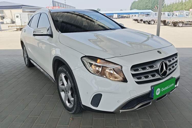 Used Mercedes-Benz GLA 2017 GLA 200 Sport Edition Front Right 45 Deg
