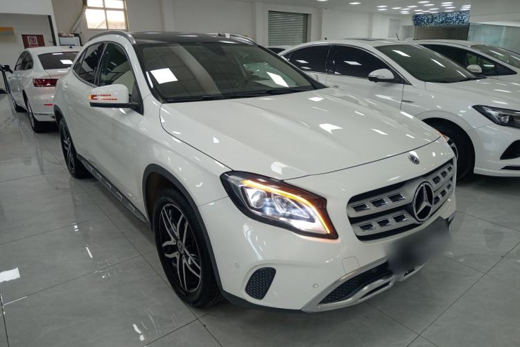 Used Mercedes-Benz GLA 2017 GLA 200 Fashion Model Front Right 45 Deg