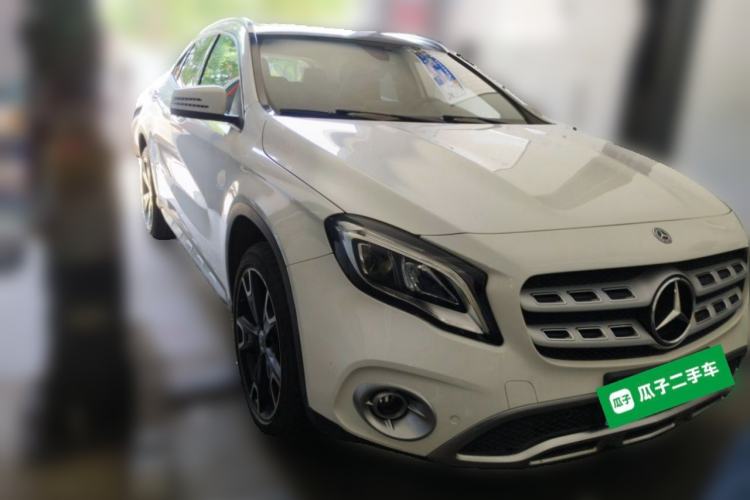 Used Mercedes-Benz GLA 2017 GLA 220 4MATIC Fashion Model Front Right 45 Deg