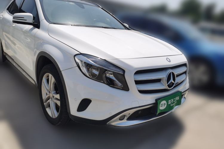Used Mercedes-Benz GLA  Front Right 45 Deg