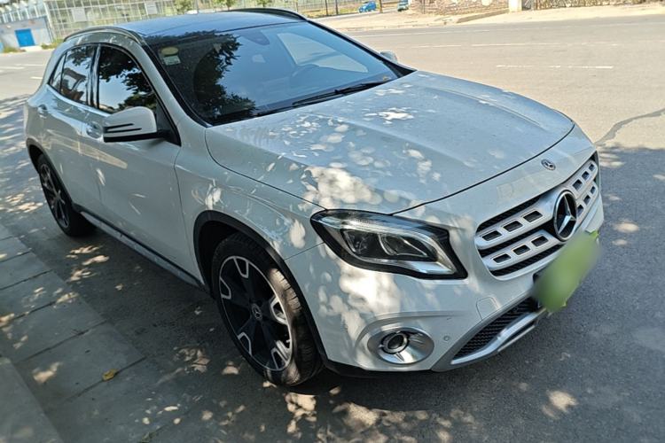 Used Mercedes-Benz GLA 2017 GLA 220 4MATIC Fashion Model Front Right 45 Deg