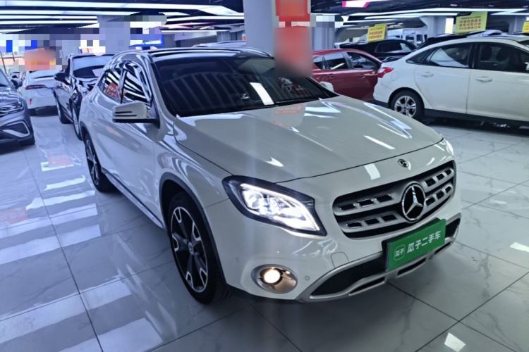 Used Mercedes-Benz GLA 2017 GLA 220 4MATIC Fashion Model Front Right 45 Deg