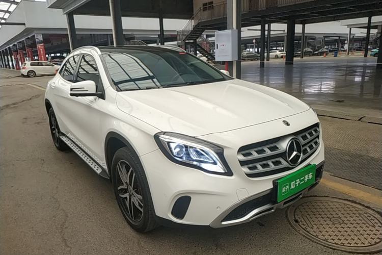 Used Mercedes-Benz GLA 2017 GLA 200 Fashion Model Front Right 45 Deg