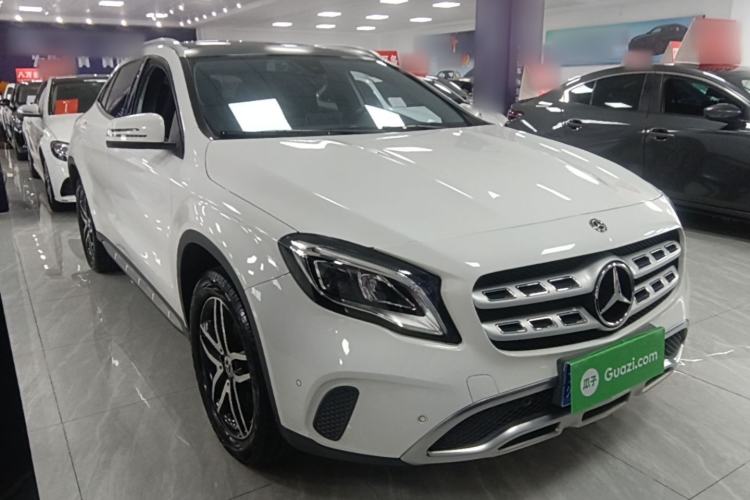 Used Mercedes-Benz GLA 2017 GLA 200 Fashion Model Front Right 45 Deg