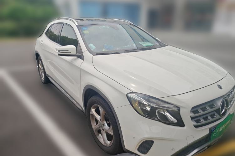 Used Mercedes-Benz GLA 2017 GLA 200 Sport Edition Front Right 45 Deg