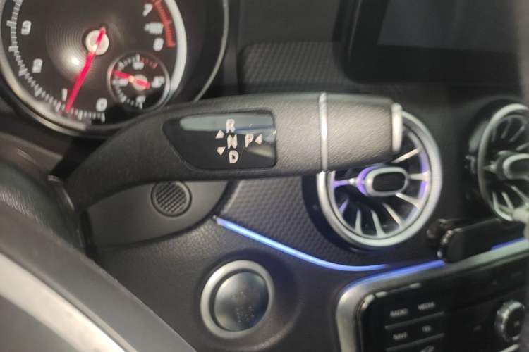 Used Mercedes-Benz GLA 2017 GLA 200 Fashion Model Gear Lever