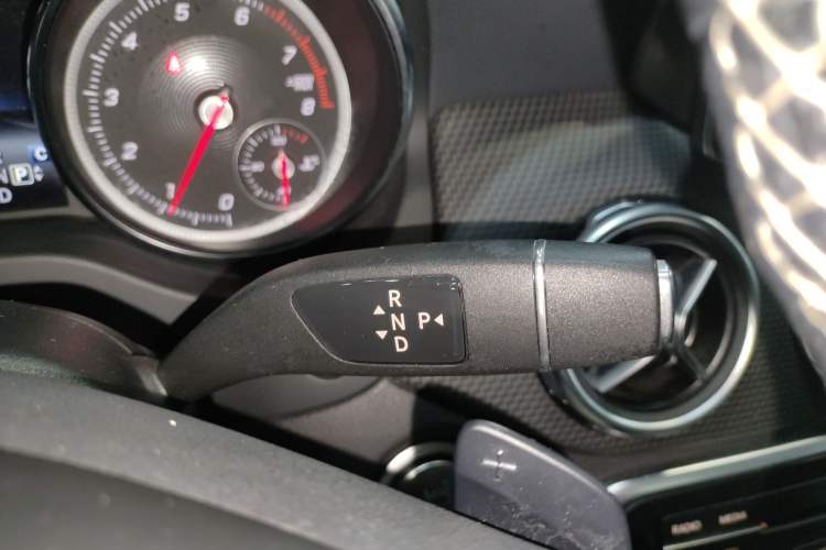 Used Mercedes-Benz GLA 2017 GLA 200 Fashion Model Gear Lever