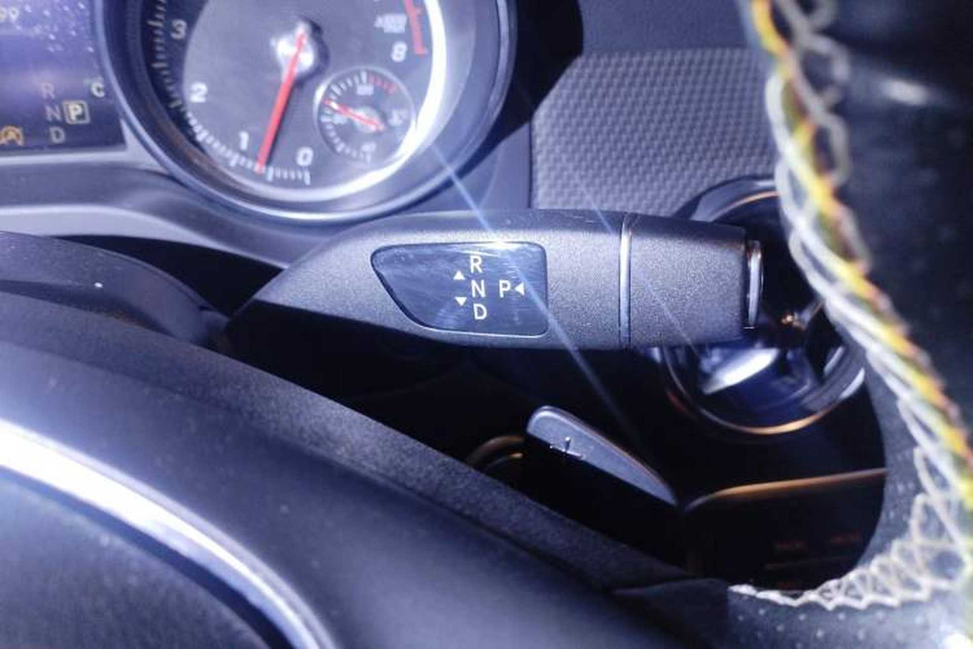 Used Mercedes-Benz GLA 2017 GLA 220 4MATIC Luxury Model Gear Lever