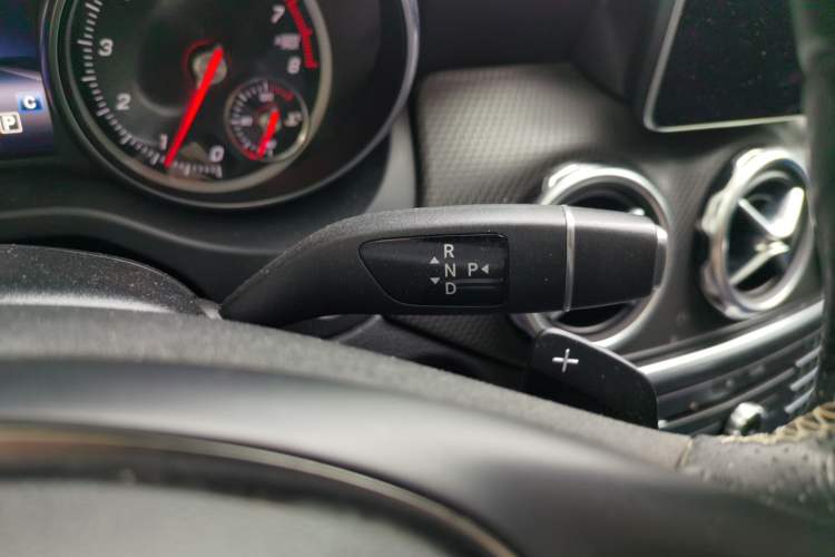 Used Mercedes-Benz GLA 2017 GLA 220 4MATIC Luxury Model Gear Lever