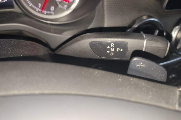 Used Mercedes-Benz GLA 2017 GLA 200 Fashion Model Gear Lever