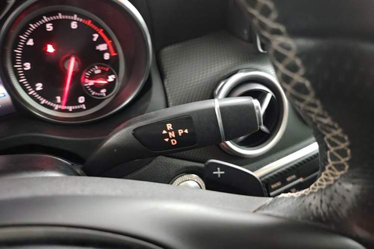 Used Mercedes-Benz GLA 2017 GLA 200 Fashion Model Gear Lever