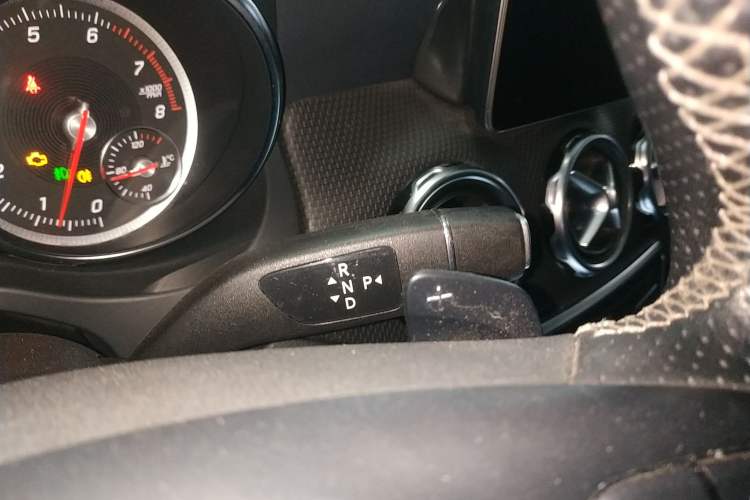 Used Mercedes-Benz GLA 2017 GLA 220 4MATIC Fashion Model Gear Lever