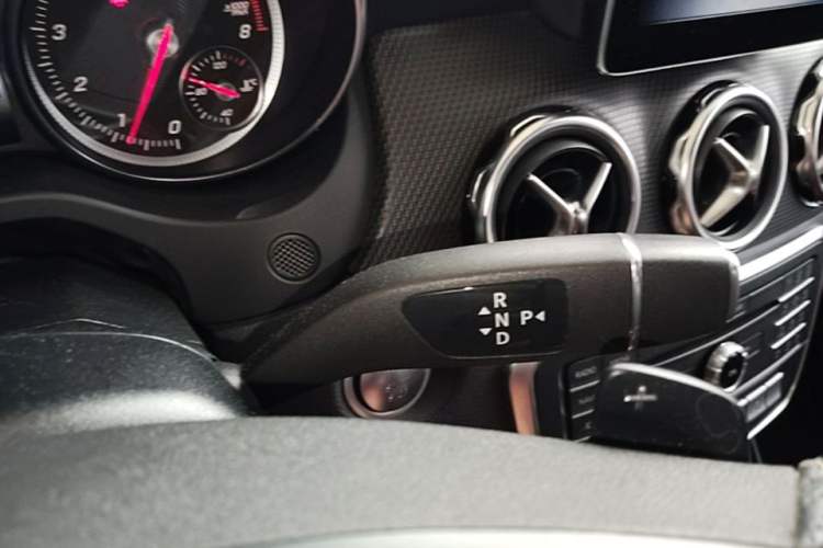 Used Mercedes-Benz GLA 2017 GLA 200 Fashion Model Gear Lever