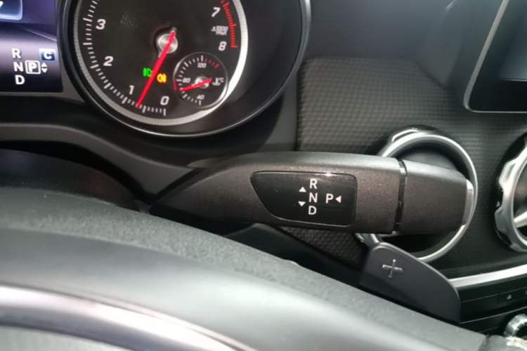 Used Mercedes-Benz GLA 2017 GLA 220 4MATIC Fashion Model Gear Lever