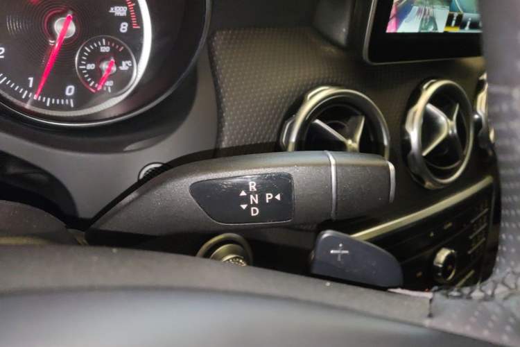 Used Mercedes-Benz GLA 2017 GLA 200 Fashion Model Gear Lever
