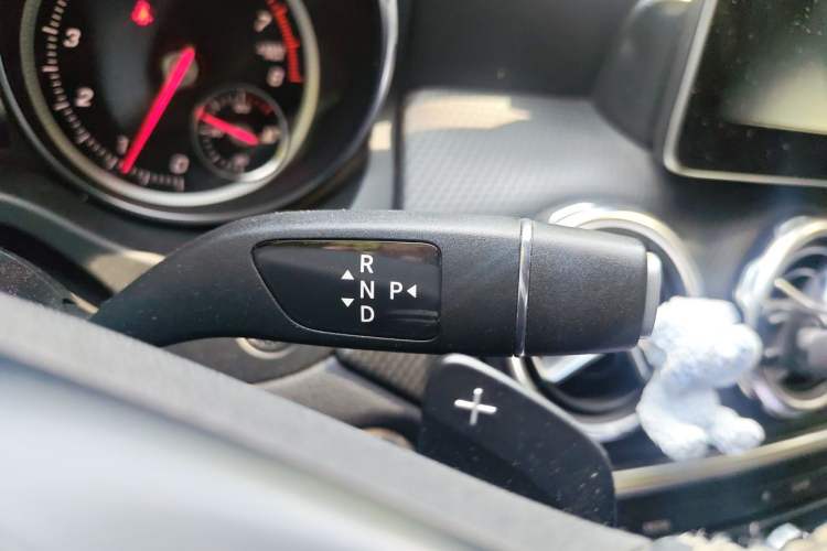Used Mercedes-Benz GLA 2017 GLA 200 Fashion Model Gear Lever