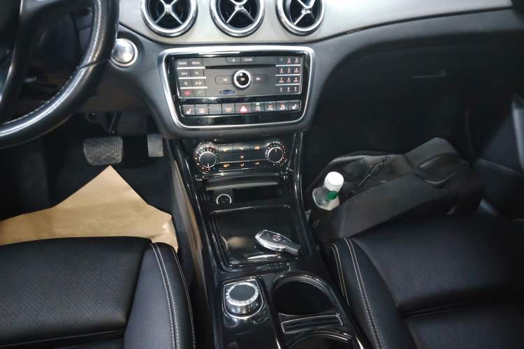 Used Mercedes-Benz GLA 2017 GLA 220 4MATIC Fashion Model Gear Lever