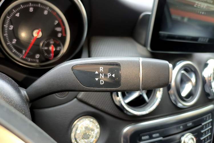 Used Mercedes-Benz GLA 2017 GLA 200 Sport Edition Gear Lever