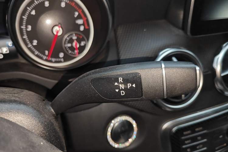 Used Mercedes-Benz GLA 2017 GLA 200 Fashion Model Gear Lever