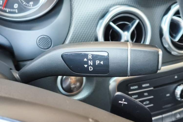 Used Mercedes-Benz GLA 2017 GLA 200 Fashion Model Gear Lever