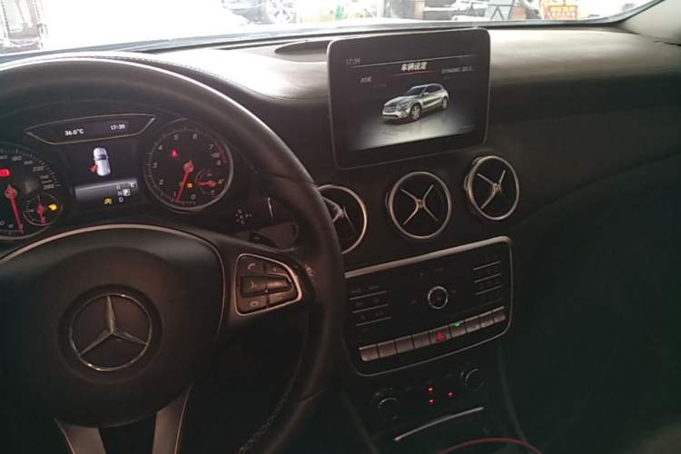 Used Mercedes-Benz GLA 2017 GLA 220 4MATIC Fashion Model Gear Lever