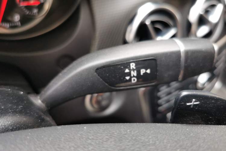Used Mercedes-Benz GLA 2017 GLA 200 Fashion Model Gear Lever