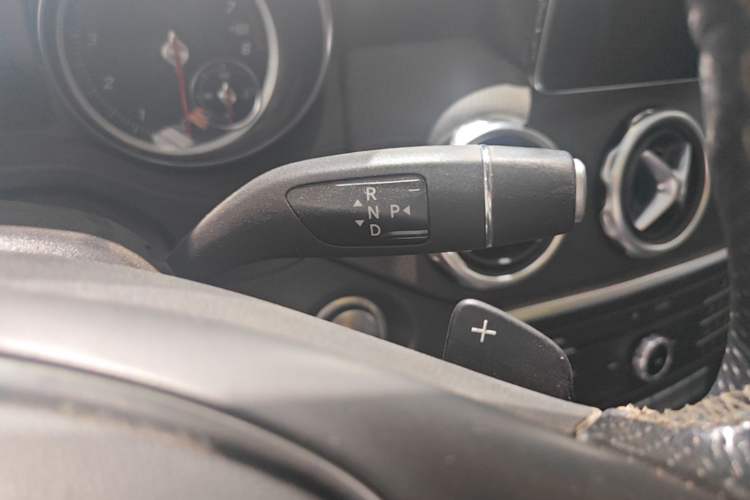Used Mercedes-Benz GLA 2017 GLA 200 Fashion Model Gear Lever